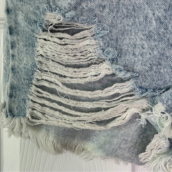 Sneak Peak Boutique Jean Shorts - Picture 7 of 8